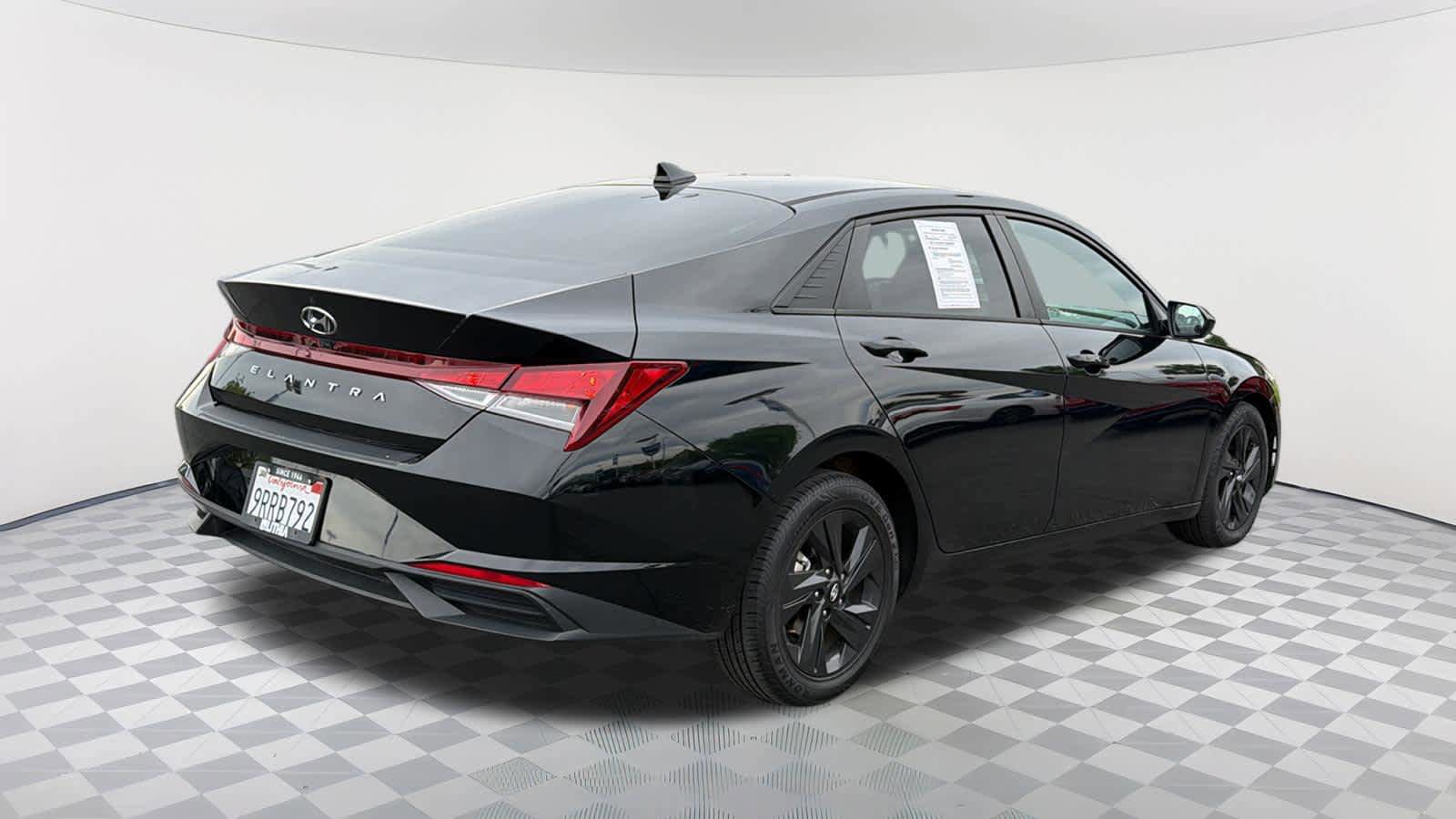 Used 2023 Hyundai Elantra SEL image 5