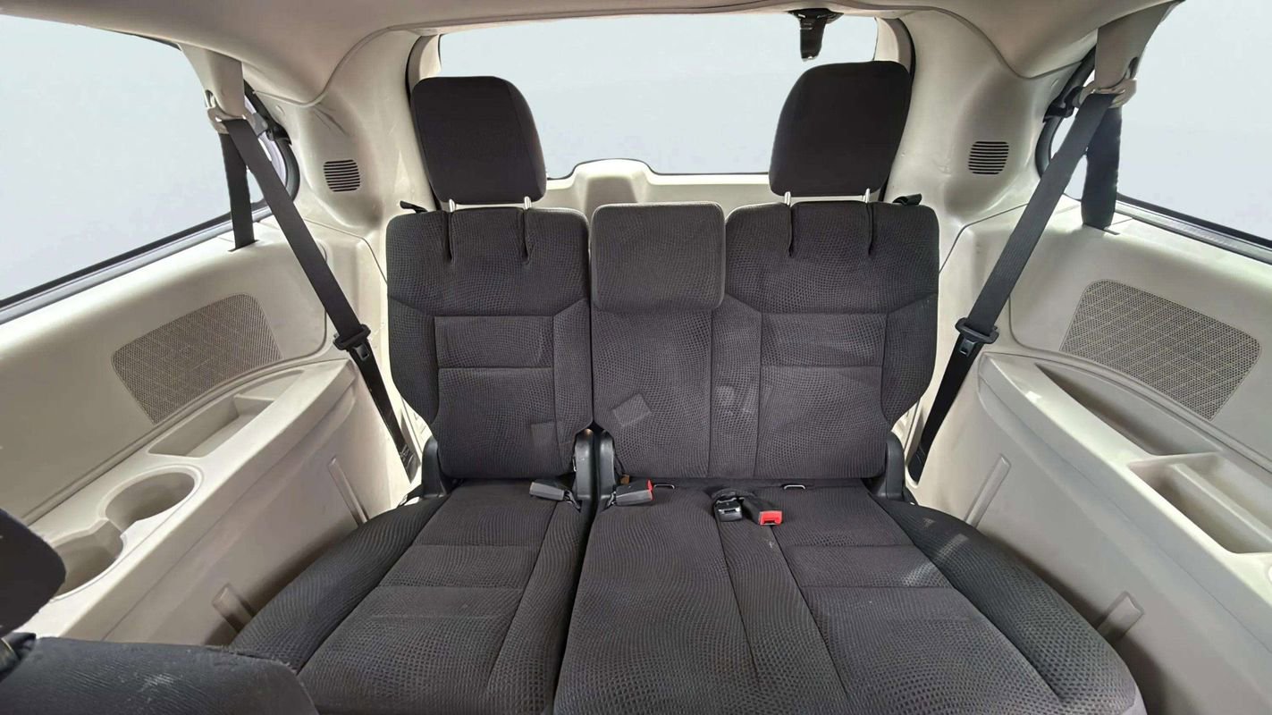 Used 2019 Dodge Grand Caravan SE w/ UConnect Hands-Free Group image 17