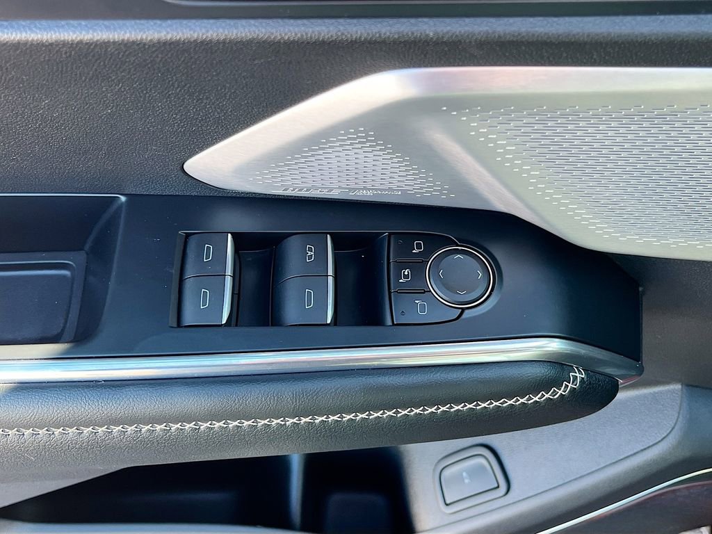 Used 2024 GMC Acadia Denali w/ Super Cruise Package image 17