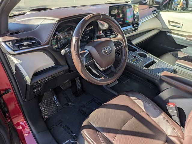 Used 2021 Toyota Sienna Platinum image 12