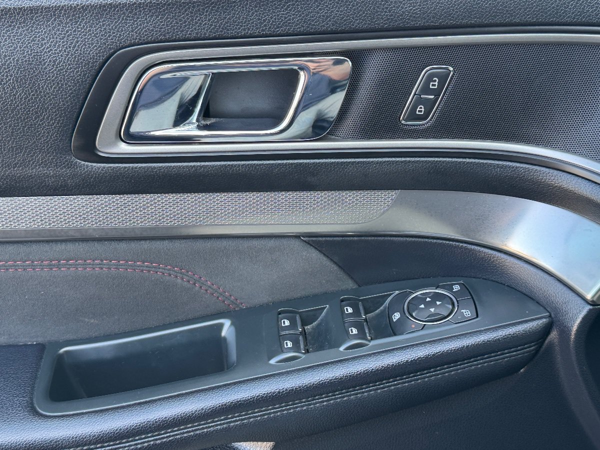 Used 2019 Ford Explorer XLT w/ Equipment Group 202A FWD image 30