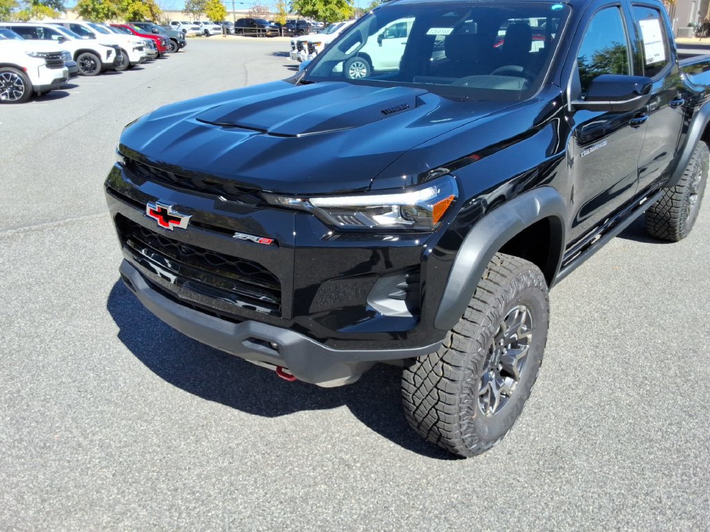 New 2026 Chevrolet Colorado ZR2 w/ Technology Package AWD/4WD image 9