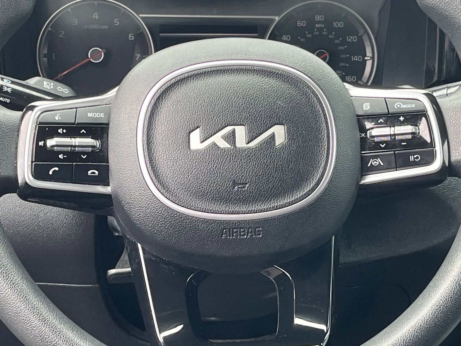 Used 2023 Kia Sorento LX image 28