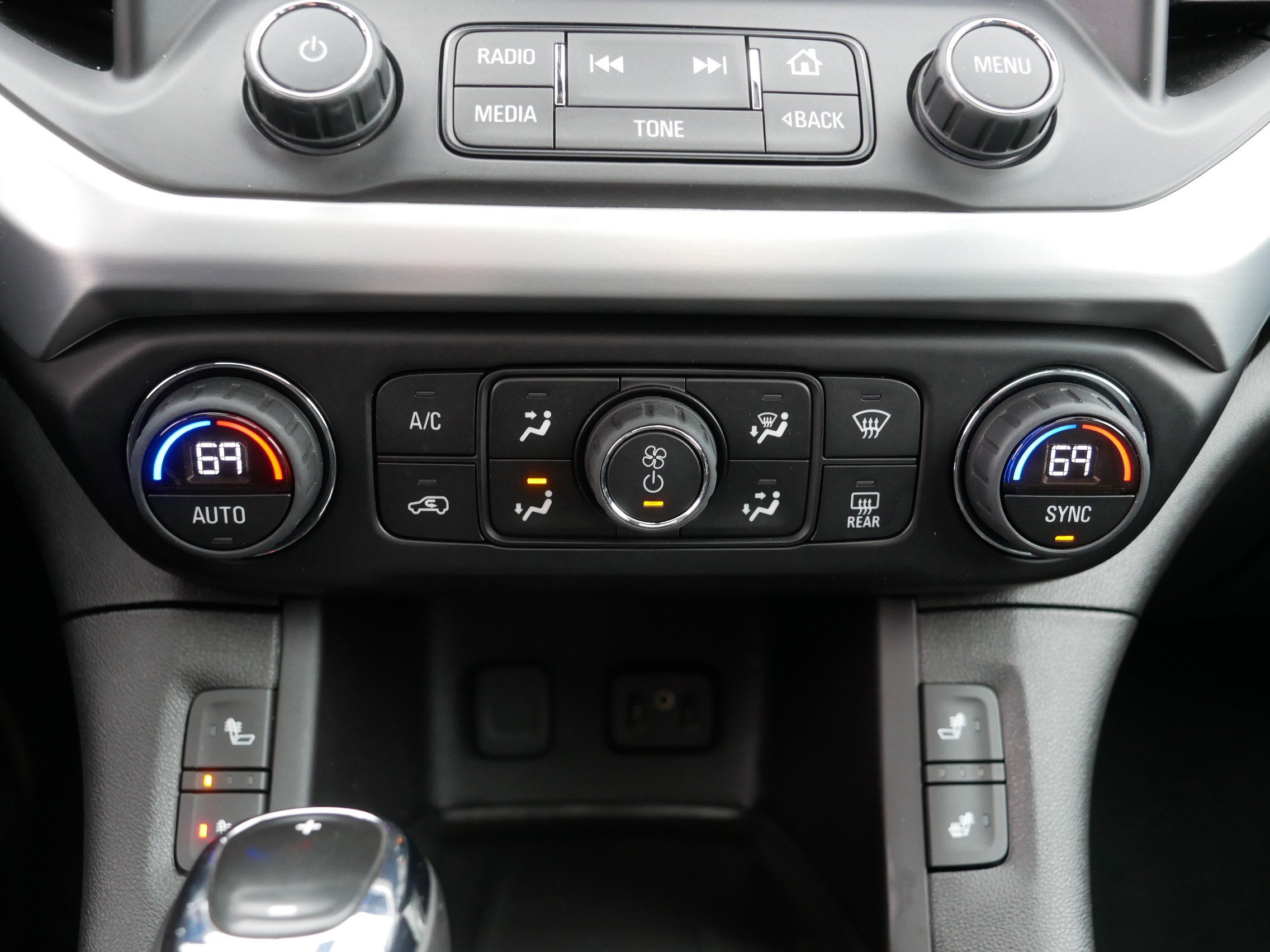 Used 2018 GMC Acadia SLT image 23