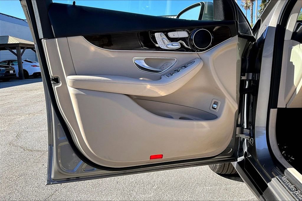 Used 2021 Mercedes-Benz GLC 300 image 20