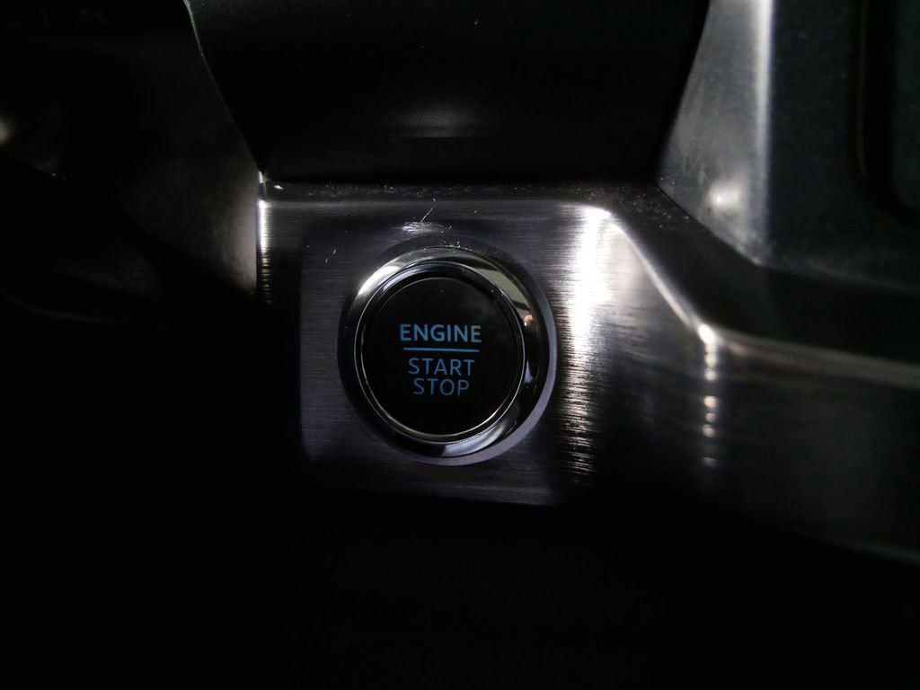 Used 2025 Ford F250 Lariat w/ Chrome Package image 24