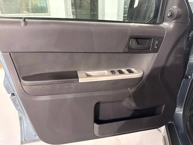 Used 2011 Ford Escape XLT w/ 201A Rapid Spec Order Code FWD image 19