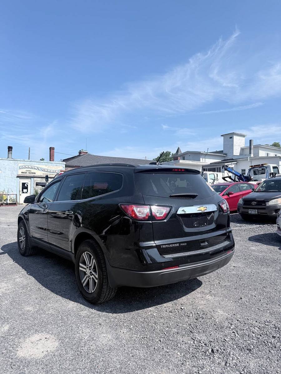Used 2017 Chevrolet Traverse LT AWD/4WD image 3
