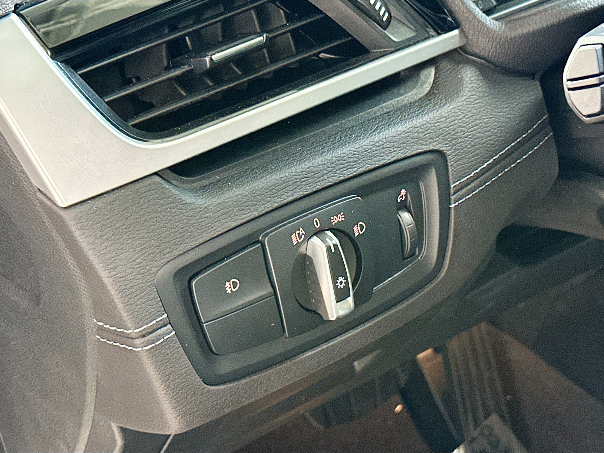 Used 2020 BMW X1 sDrive28i w/ Convenience Package image 10