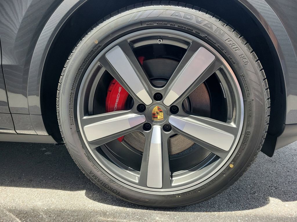 New 2025 Porsche Cayenne S image 12