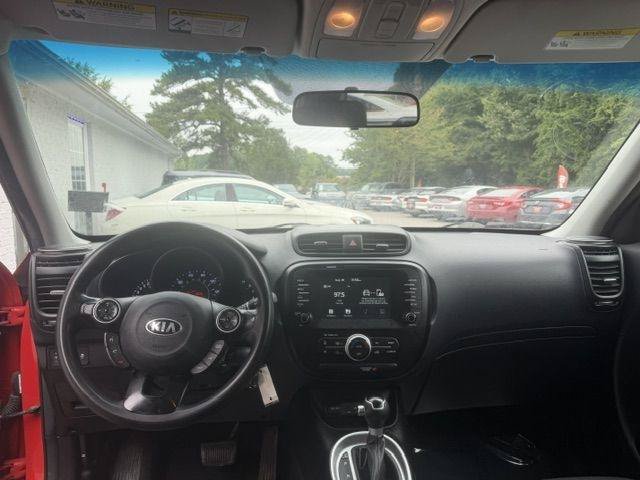 Used 2018 Kia Soul + FWD image 14