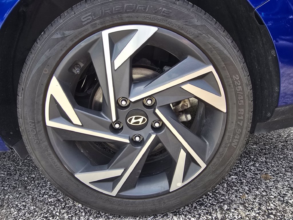 Used 2025 Hyundai Elantra SEL FWD image 17