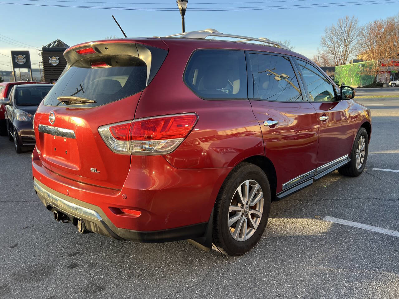 Used 2014 Nissan Pathfinder SL w/ SL Premium Package FWD image 6