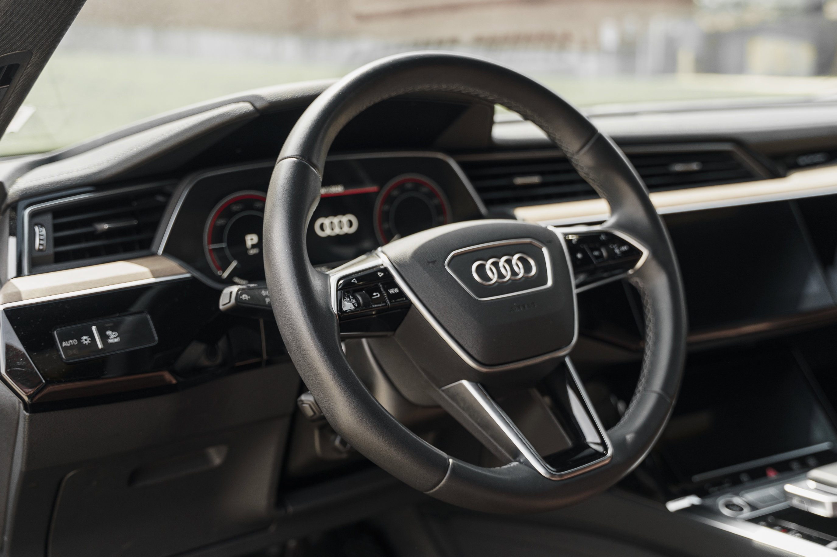 Used 2024 Audi Q8 e-tron Premium Plus w/ Premium Plus Package image 10