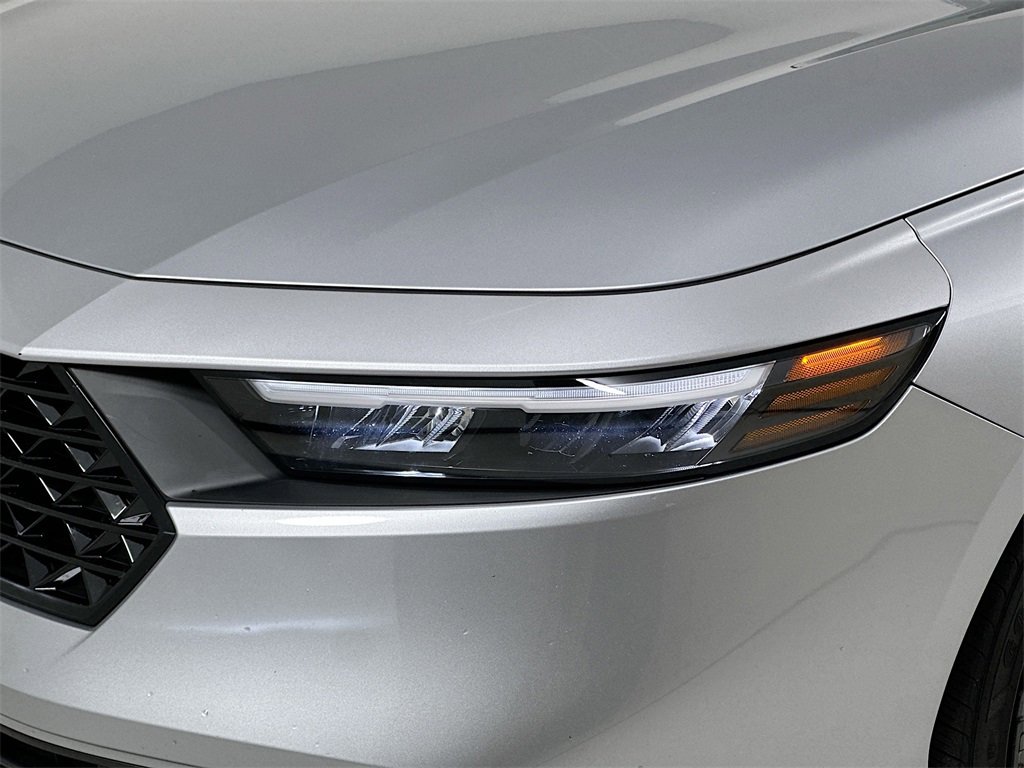 Used 2023 Honda Accord Sport image 2