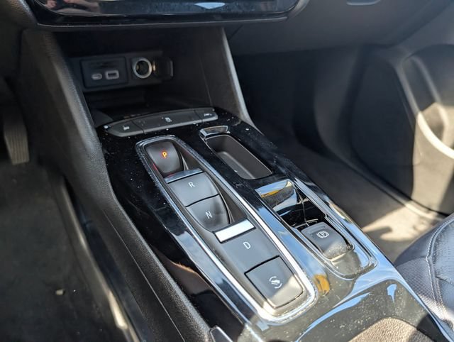 Used 2022 Chevrolet Bolt EUV LT w/ Convenience Package FWD image 23