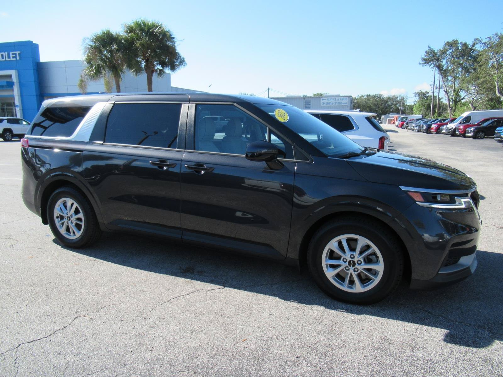 Used 2022 Kia Carnival LX FWD image 5
