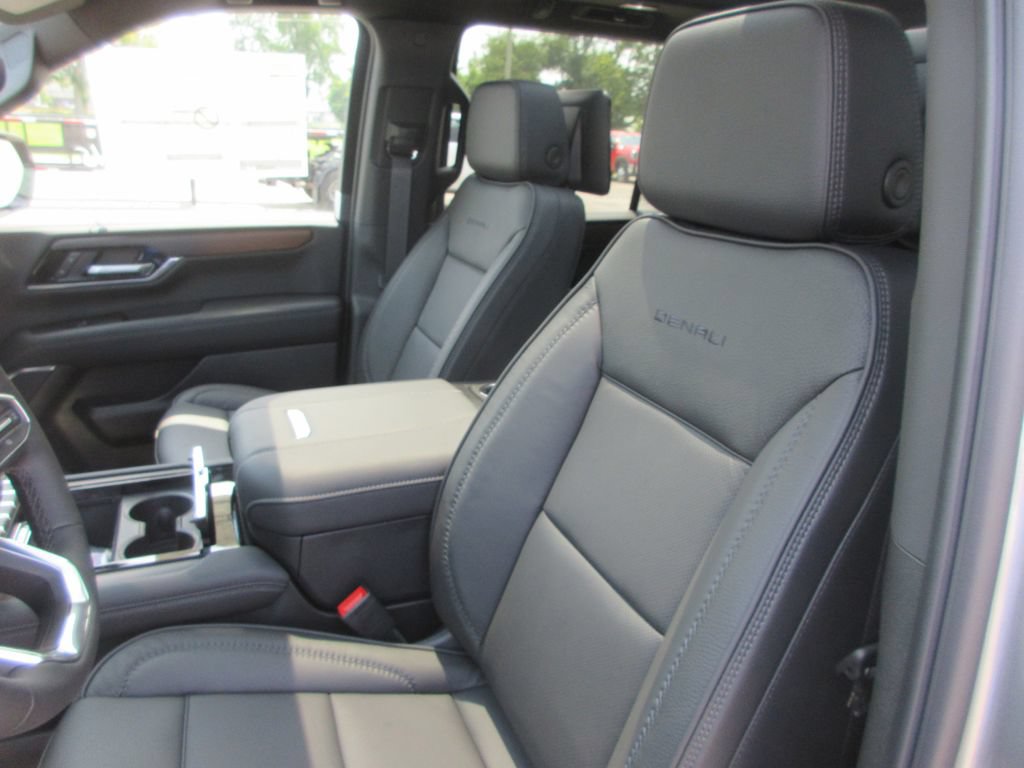 New 2026 GMC Yukon Denali w/ Denali Reserve Package AWD/4WD image 12