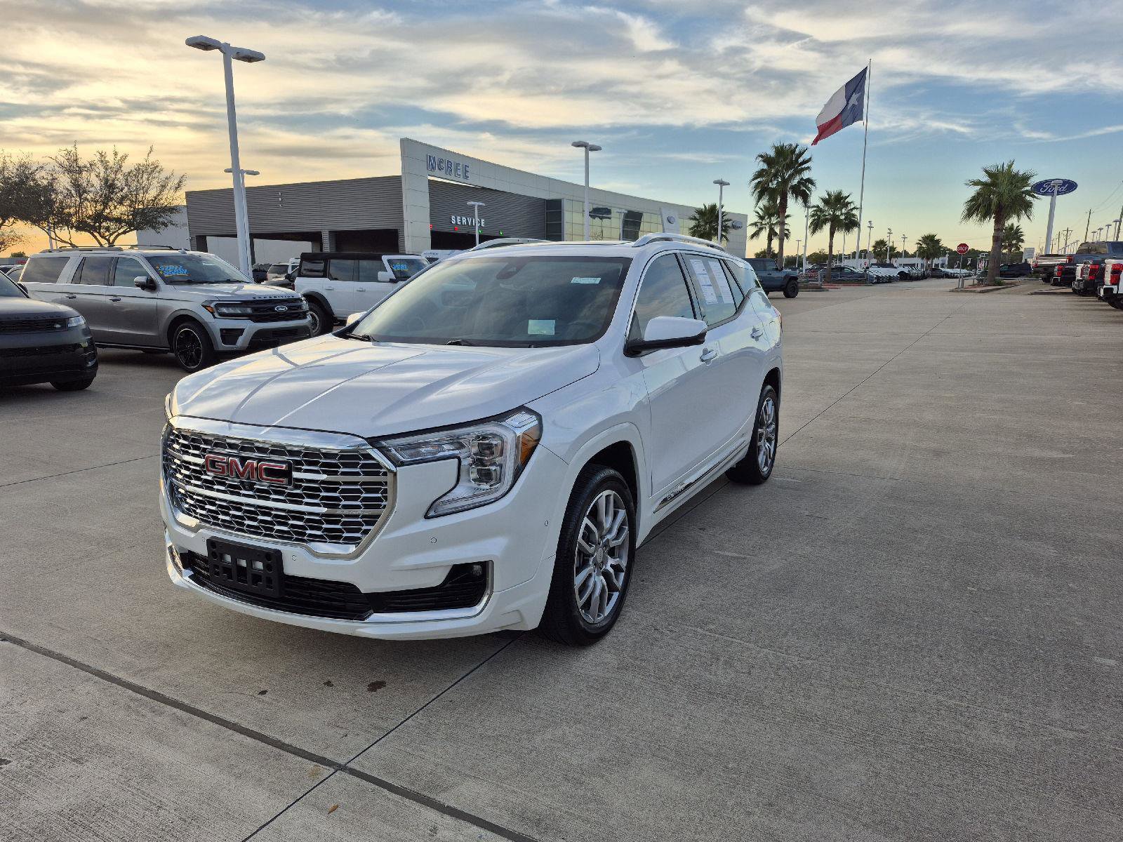 Used 2024 GMC Terrain Denali w/ Denali Premium Package