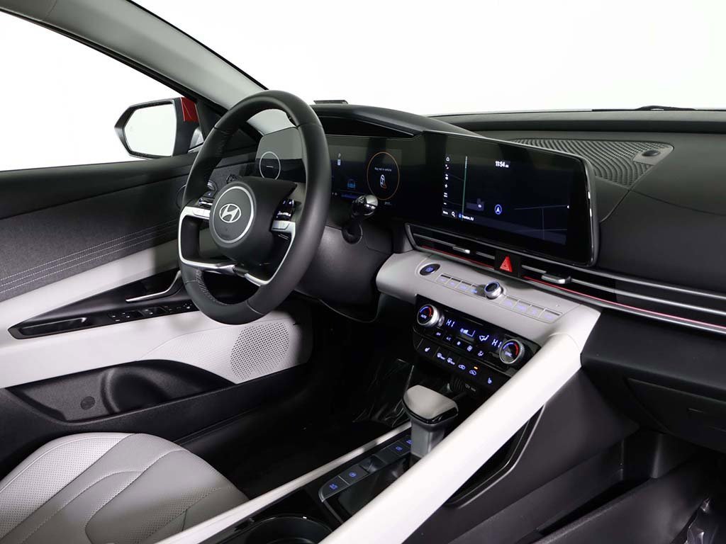 Certified 2025 Hyundai Elantra Limited image 35