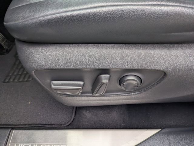 Used 2022 Toyota Highlander XLE image 26