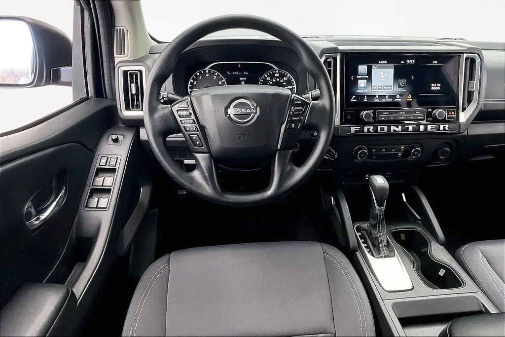 Used 2025 Nissan Frontier SV image 5