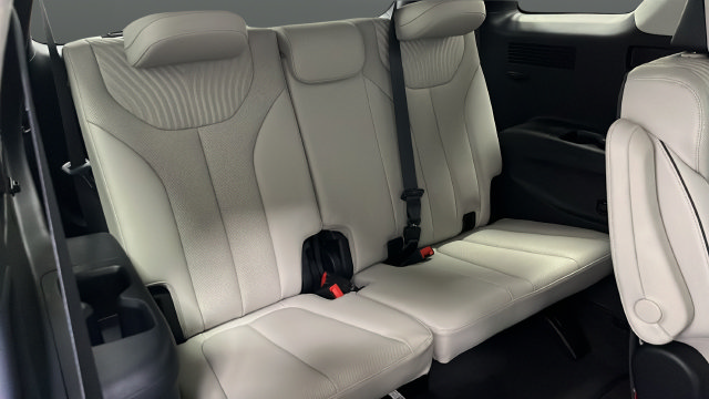 Used 2025 Hyundai Palisade Calligraphy FWD image 27