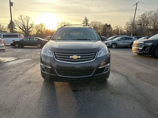 Used 2017 Chevrolet Traverse LT image 2