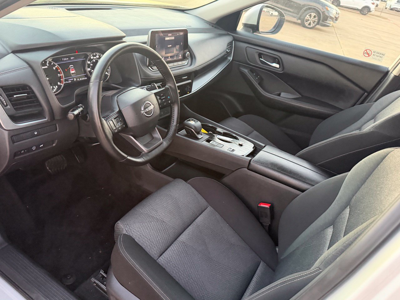 Certified 2025 Nissan Rogue SV FWD image 13