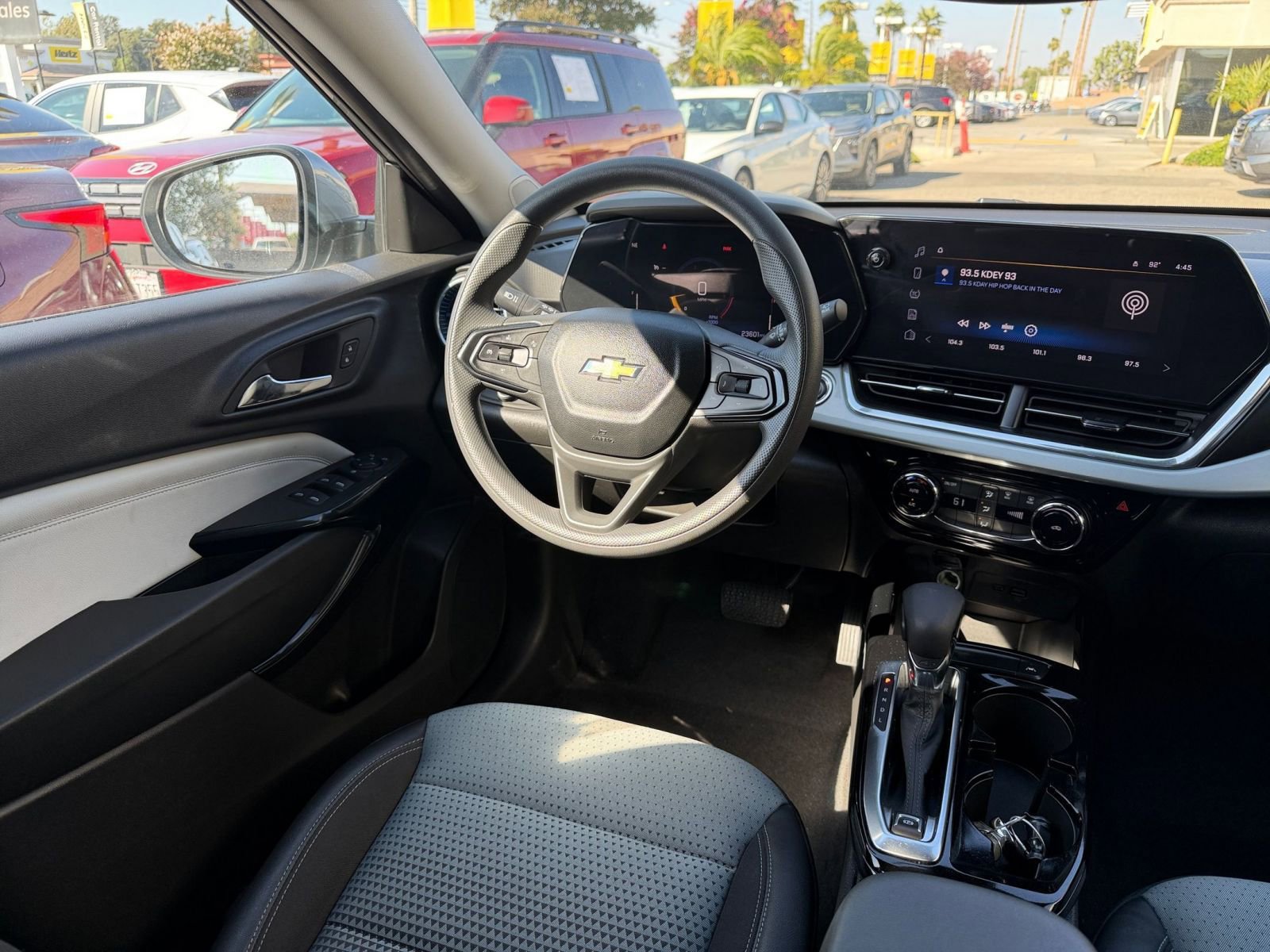 Used 2025 Chevrolet Trax LT FWD image 33