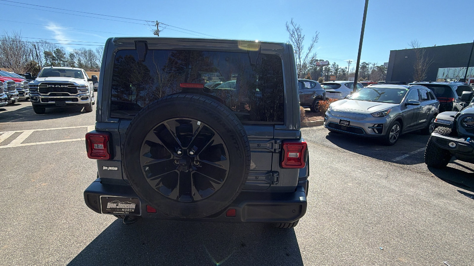 Used 2025 Jeep Wrangler Sahara w/ Safety Group image 9