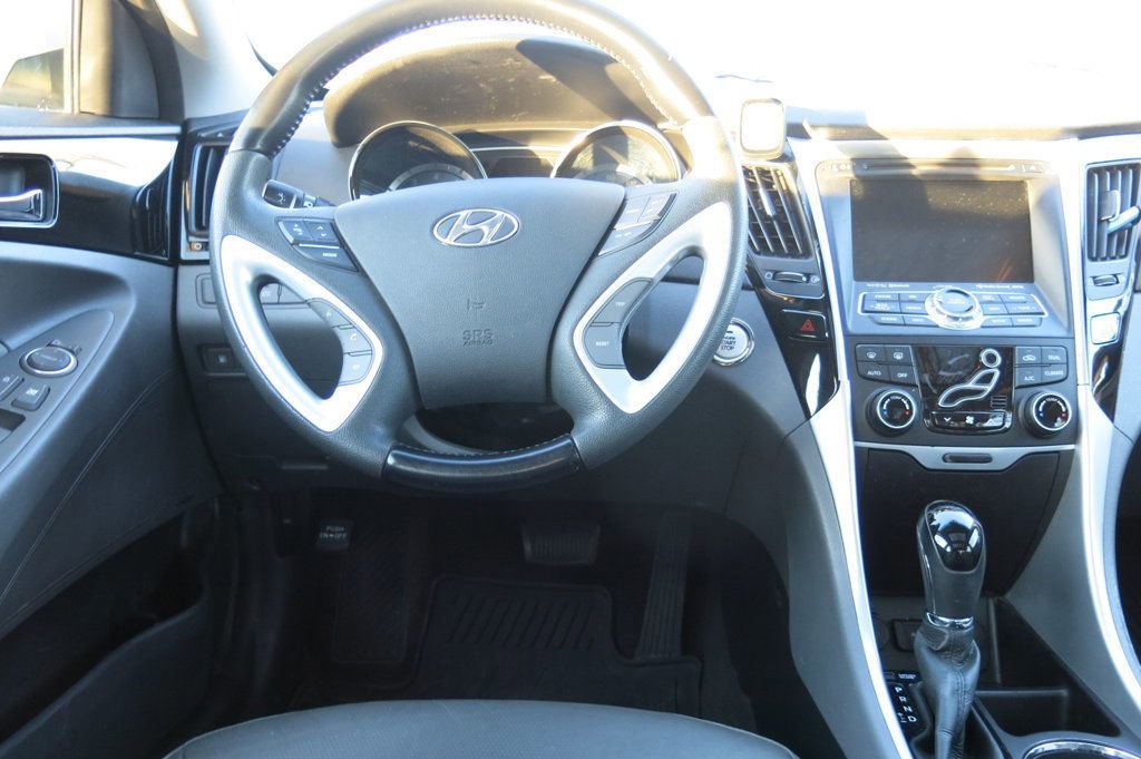 Used 2013 Hyundai Sonata Limited w/ Premium Pkg image 18