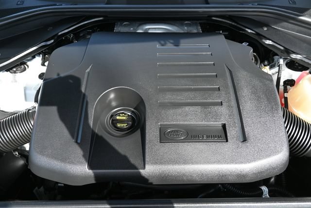 Used 2025 Land Rover Range Rover SE AWD/4WD image 17