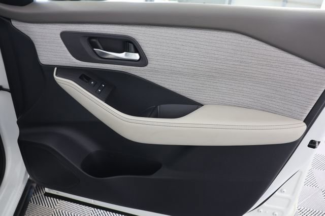 Used 2023 Nissan Rogue SV image 27