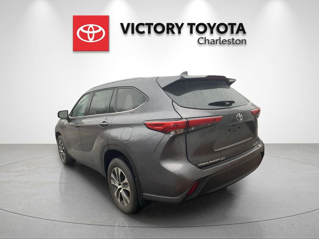 Used 2021 Toyota Highlander XLE image 6