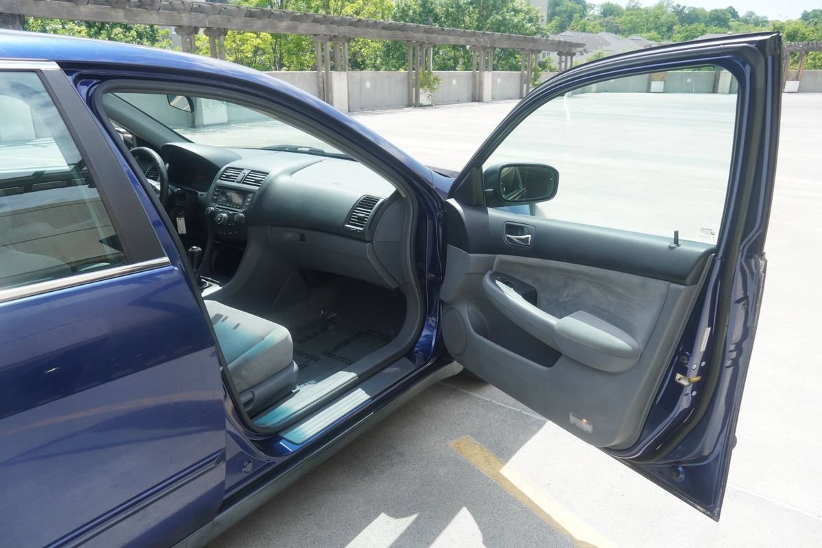 Used 2004 Honda Accord LX image 36