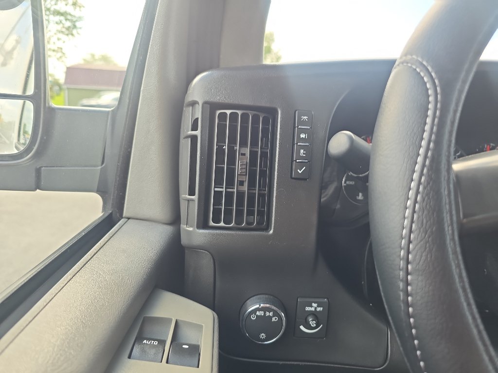 Used 2015 Chevrolet Express 2500 RWD image 22
