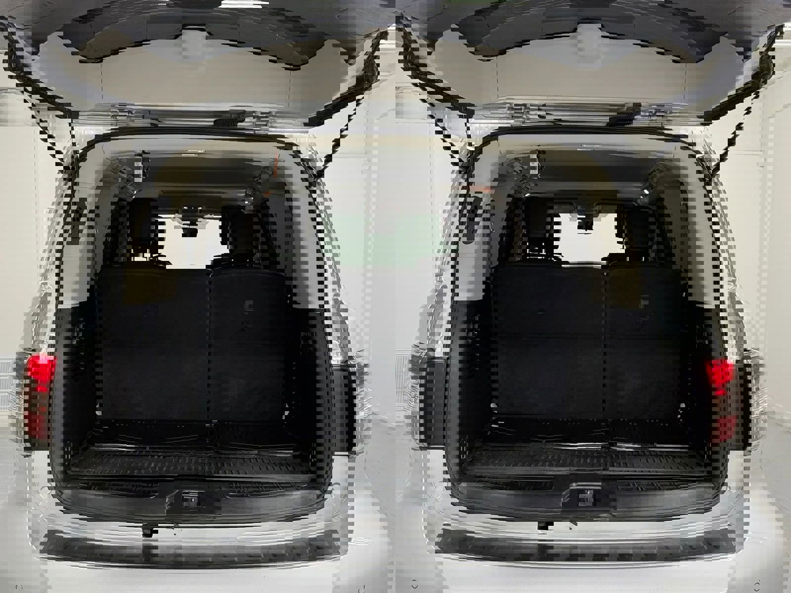 Used 2020 Nissan Armada Platinum w/ Captain's Chairs Package RWD image 40