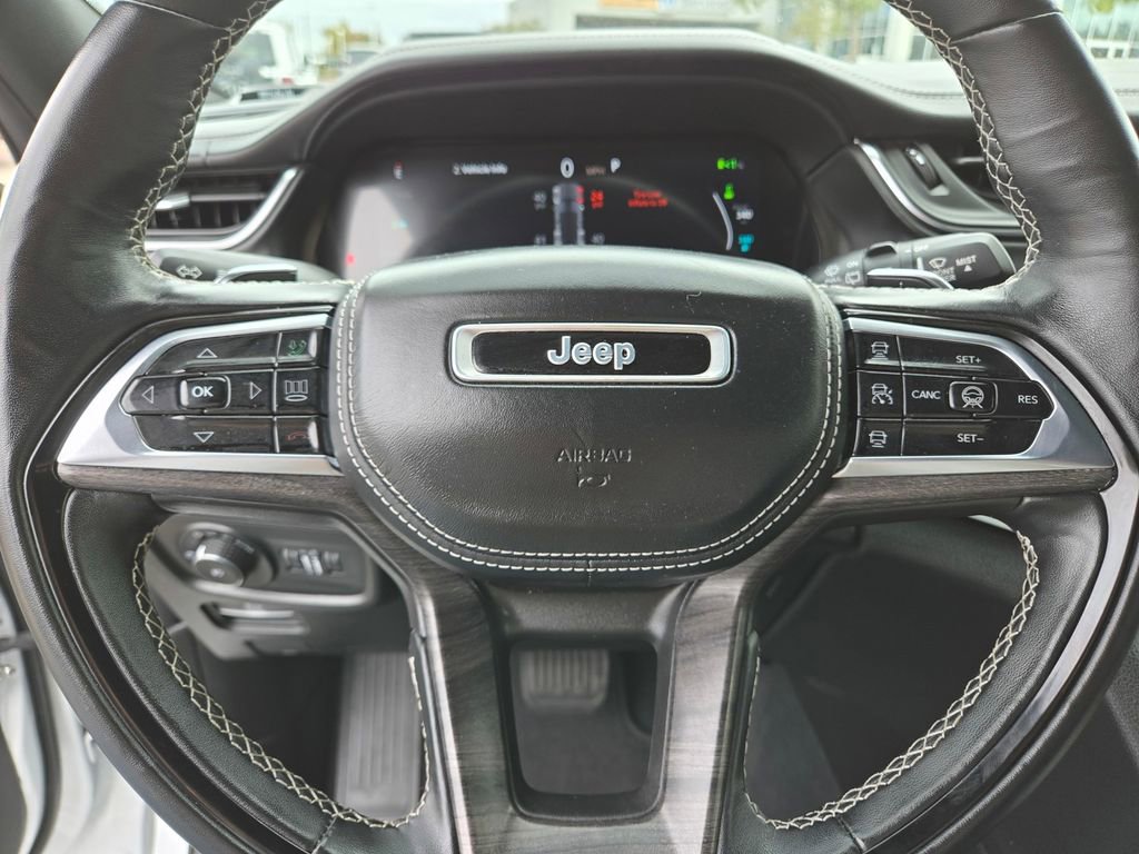 Used 2022 Jeep Grand Cherokee Overland w/ Advanced Protech Group III image 28