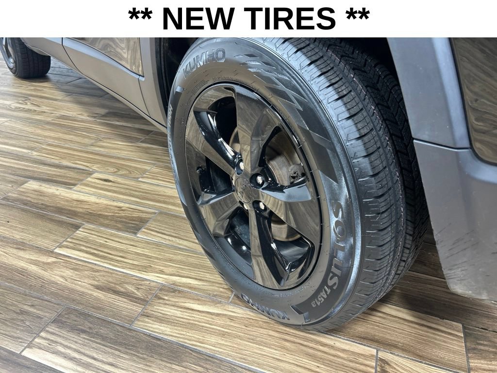 Certified 2019 Jeep Cherokee Latitude Plus AWD/4WD image 7