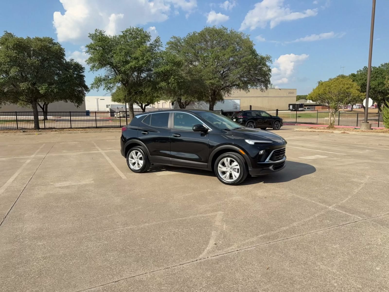 Used 2025 Buick Encore GX Preferred AWD/4WD image 2