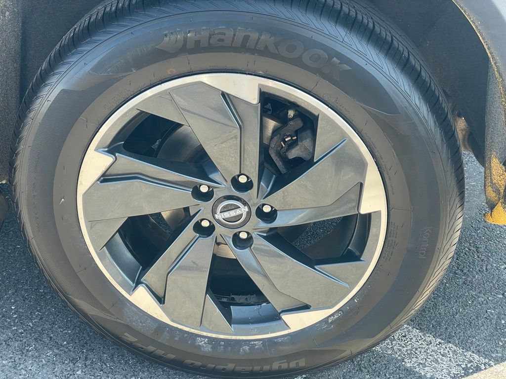 Certified 2024 Nissan Rogue SV w/ SV Premium Package AWD/4WD image 29