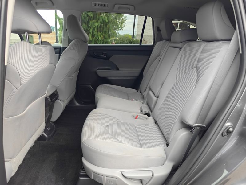 Used 2023 Toyota Highlander L AWD/4WD image 15