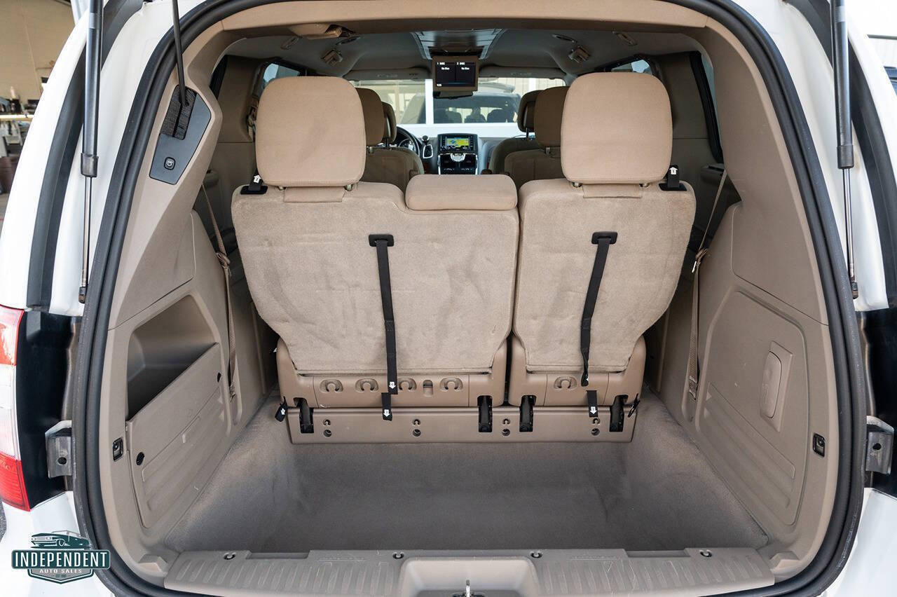 Used 2014 Chrysler Town & Country Touring image 17