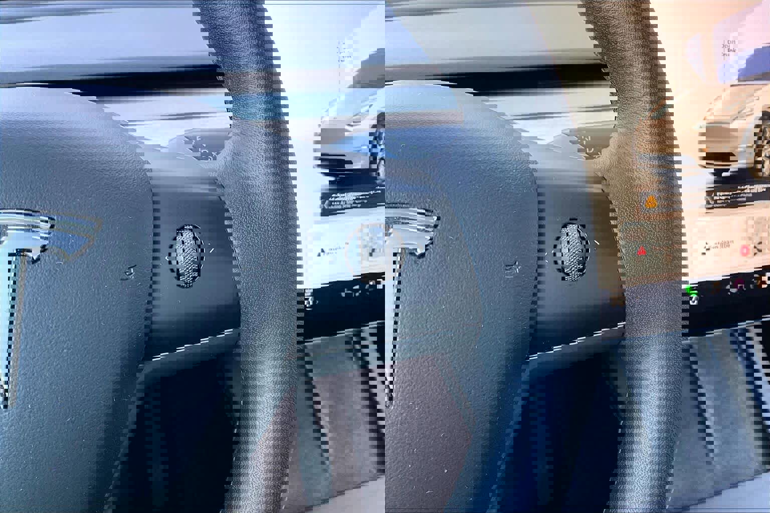 Used 2022 Tesla Model Y Long Range image 24