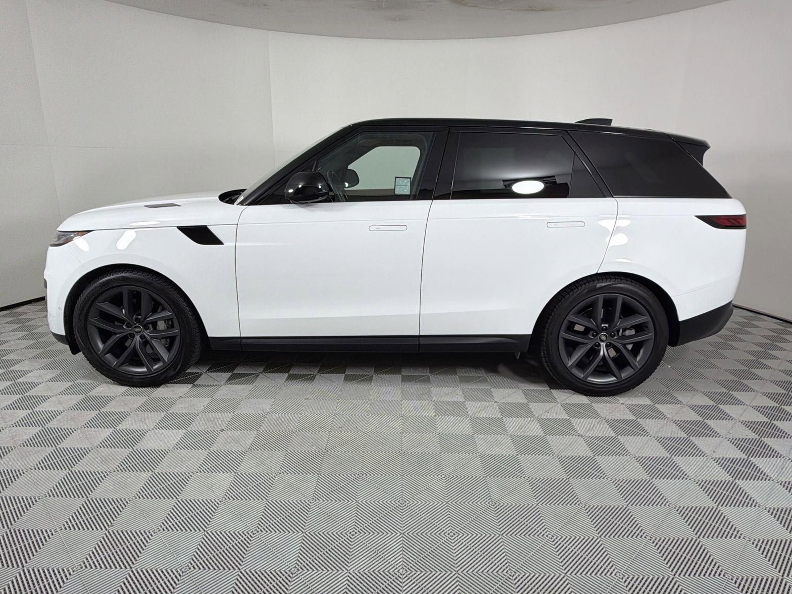 Used 2024 Land Rover Range Rover Sport SE AWD/4WD image 2