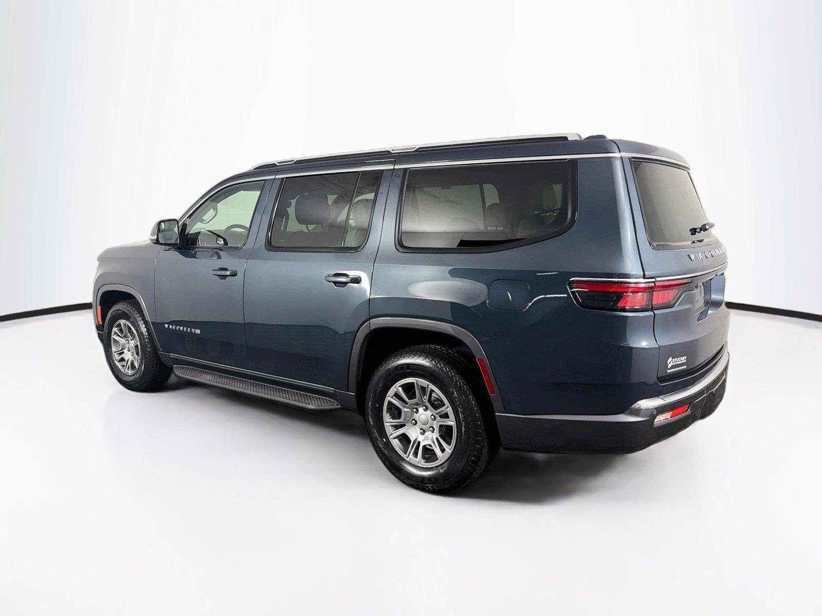 Used 2022 Jeep Wagoneer Series I AWD/4WD image 9
