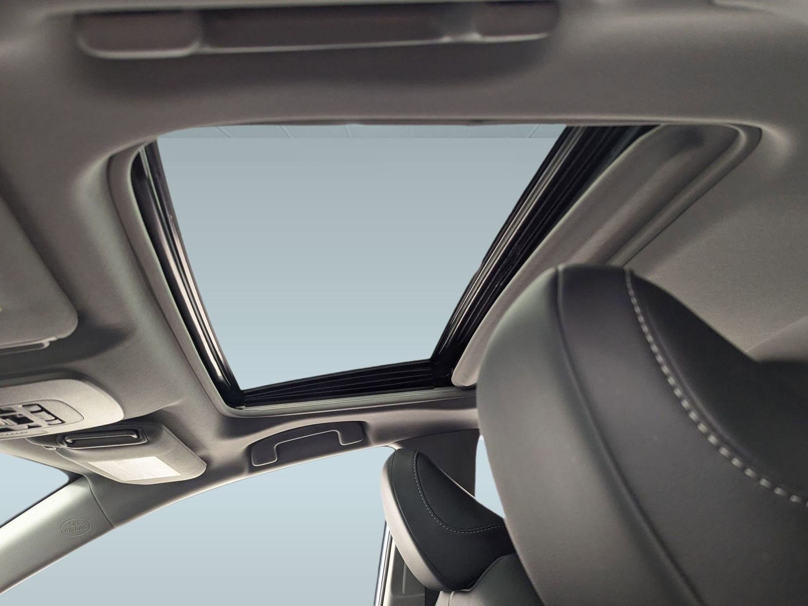 Used 2023 Toyota Camry SE image 12