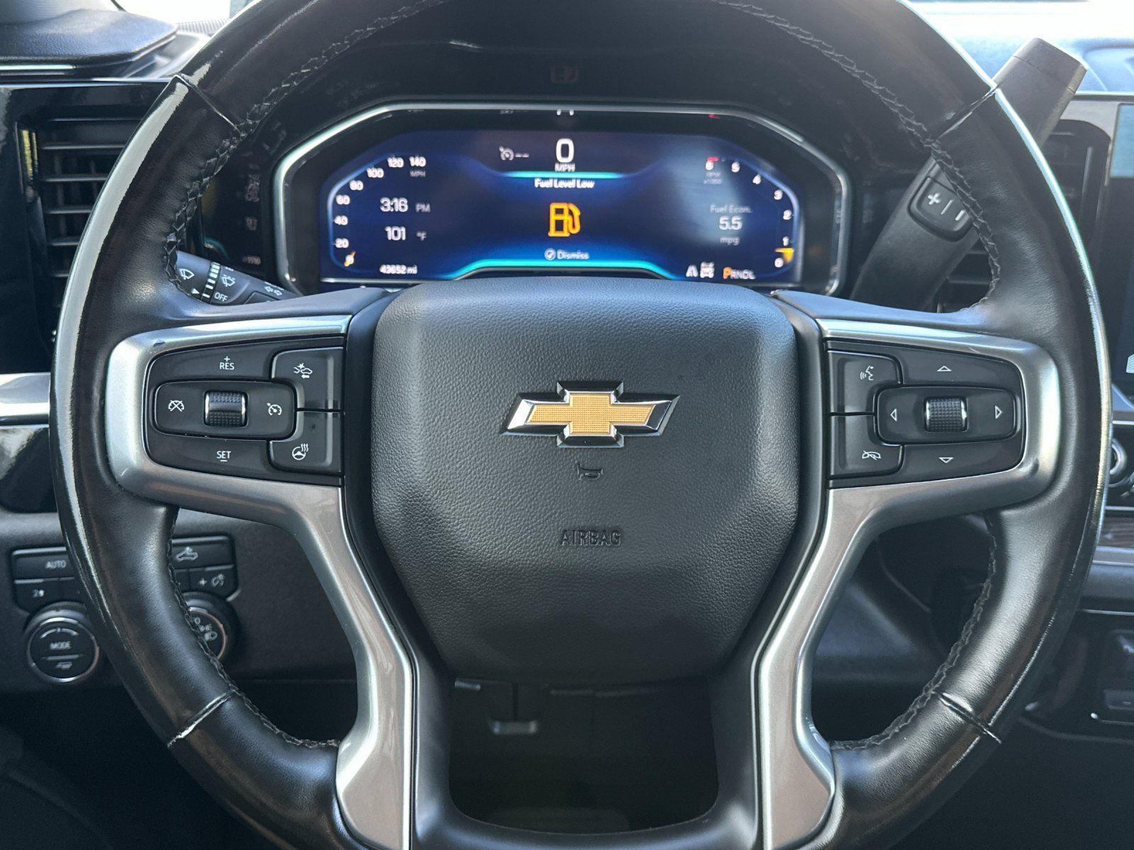 Used 2025 Chevrolet Silverado 1500 LT AWD/4WD image 25