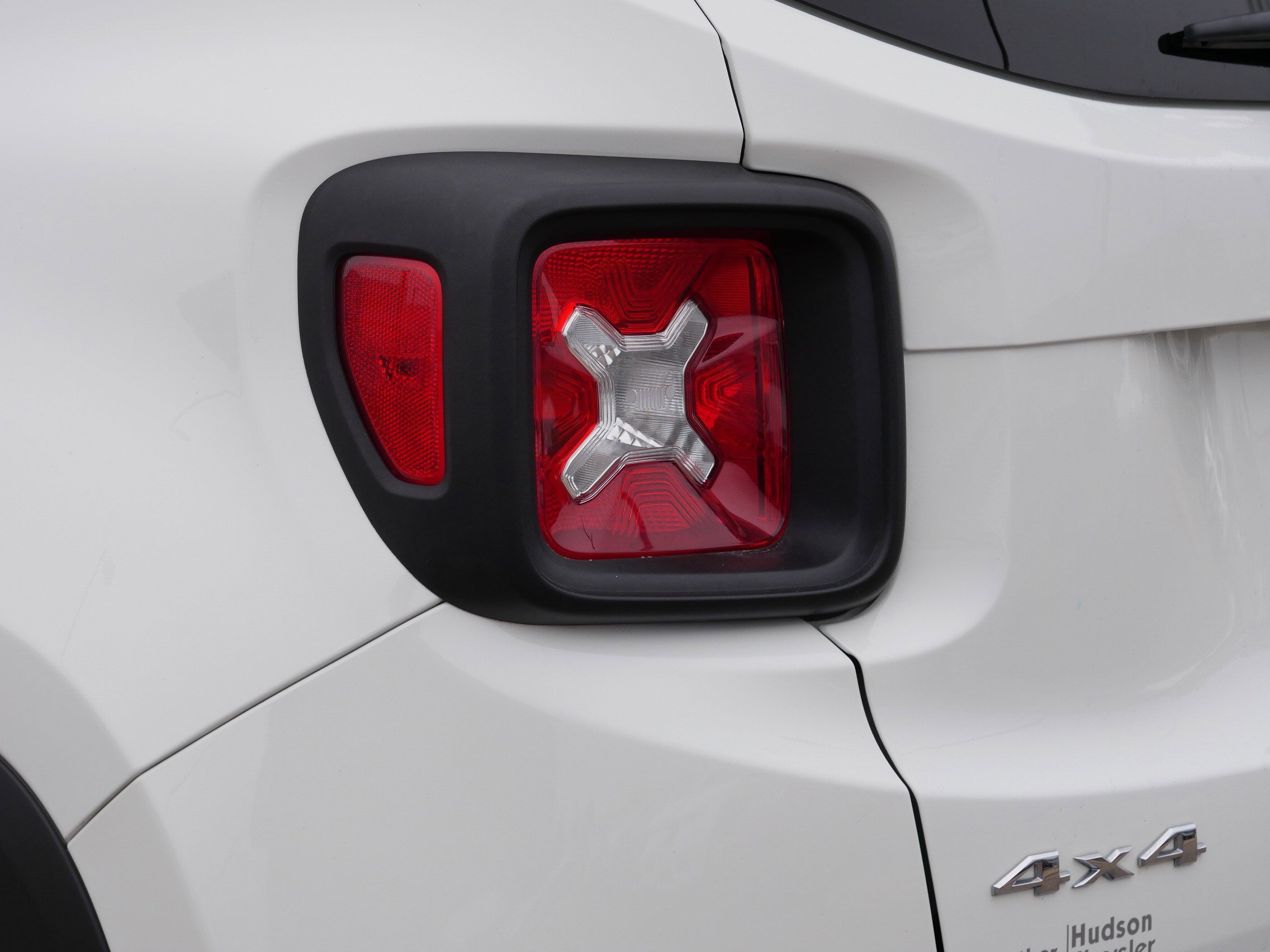 Used 2017 Jeep Renegade Latitude w/ Cold Weather Group image 17